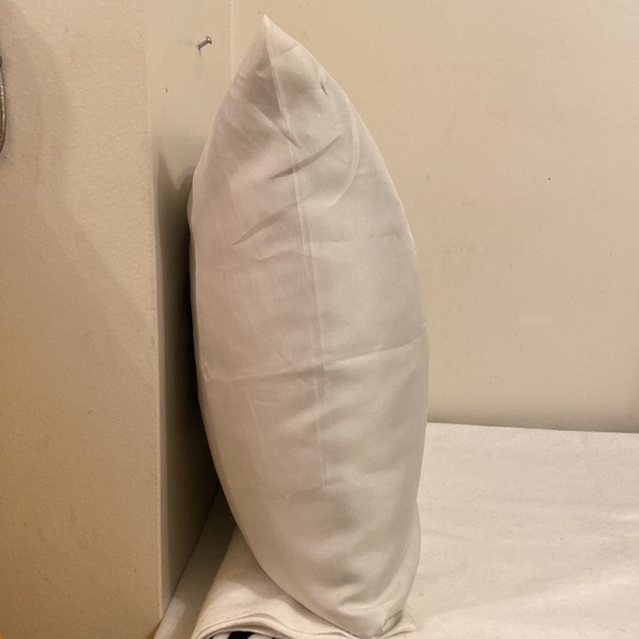 Michael Kors throw pillow cushion - Picture 4 of 6